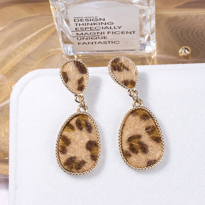 Aretes de mujer modernos 2018 fashion leopard earrings holiday wind earrings temperament gift statement earrings for women
Aretes de mujer modernos 2018 fashion leopard earrings holiday wind earrings temperament gift statement earrings for women