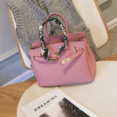 Qiao Bani 2019 new European&American style fashion best selling lychee silk scarf platinum bag hand shoulder diagonal female bag
Qiao Bani 2019 new European&American style fashion best selling lychee silk scarf platinum bag hand shoulder diagonal female bag