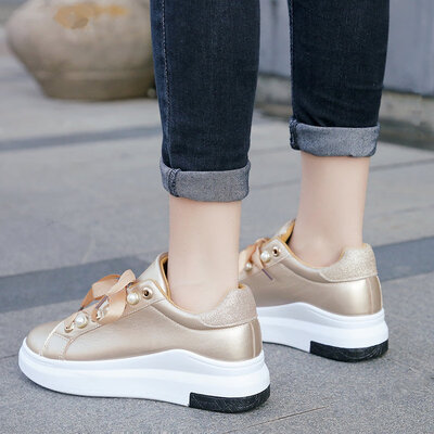 Lace flat shoes casual sports womens shoes thick inside high white shoes autumn students Korean version
Lace flat shoes casual sports womens shoes thick inside high white shoes autumn students Korean version