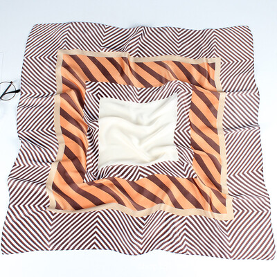 New scarf female Korean version of the small square scarf spring&autumn tide hair band female small fresh Korean professional silk scarf decorative scarf
New scarf female Korean version of the small square scarf spring&autumn tide hair band female small fresh Korean professional silk scarf decorative scarf