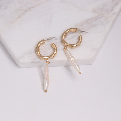 AOEMAN women trendy simulated pearl statement dangle earrings vintage party jewelry accessories gold color metal drop earrings
AOEMAN women trendy simulated pearl statement dangle earrings vintage party jewelry accessories gold color metal drop earrings
