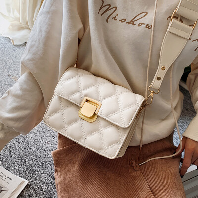 Ins super fire small bag wild Messenger bag handbag 2019 new fashion rhombic embroidery line wide shoulder strap small square bag
Ins super fire small bag wild Messenger bag handbag 2019 new fashion rhombic embroidery line wide shoulder strap small square bag