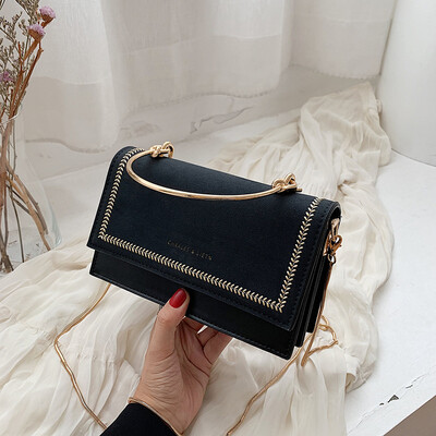 Qiao Bani 2019 new Korean version of the fashion Dongdaemun matte embroidered line hit color flip cover bag shoulder shoulder bag
Qiao Bani 2019 new Korean version of the fashion Dongdaemun matte embroidered line hit color flip cover bag shoulder shoulder bag