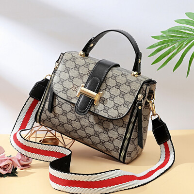 Summer womens fashion Korean ins super-fire womens hand-held single-shoulder single-shoulder small square bag
Summer womens fashion Korean ins super-fire womens hand-held single-shoulder single-shoulder small square bag