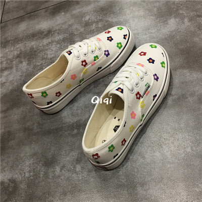 2019 summer new Hyuna Kim wind small flower canvas shoes female Korean version of Joker student board shoes female
2019 summer new Hyuna Kim wind small flower canvas shoes female Korean version of Joker student board shoes female
