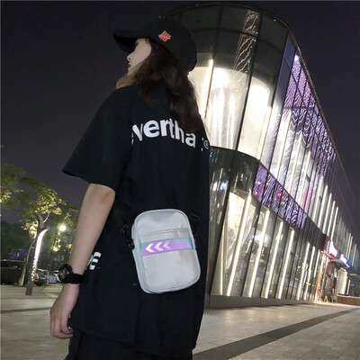 Hip-hop tilt bag for the small dark bags of Japanese Harbour Wind Tools in Reflective Port
Hip-hop tilt bag for the small dark bags of Japanese Harbour Wind Tools in Reflective Port