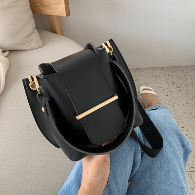 Qiao Bani 2019 new Korean version of the fashion solid color clamshell bag ribbon shoulder shoulder diagonal female handbag factory direct sales
Qiao Bani 2019 new Korean version of the fashion solid color clamshell bag ribbon shoulder shoulder diagonal female handbag factory direct sales