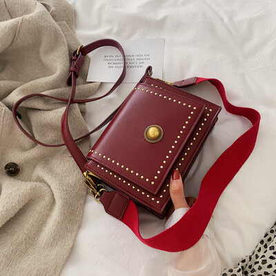 Korean version hundred lap small bag fashion retro rivet woman bag new 2019 collision color small square bag single shoulder bag o
Korean version hundred lap small bag fashion retro rivet woman bag new 2019 collision color small square bag single shoulder bag o