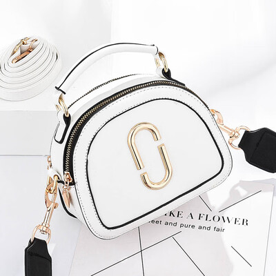 Summer casual girl Korean fashion red Joker Messenger bag female student ins shoulder
Summer casual girl Korean fashion red Joker Messenger bag female student ins shoulder