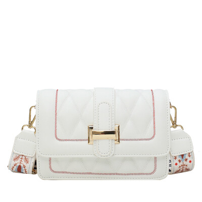 Summer bag female 2019 Europe&the new letter pu slung shoulder ladies bag wild snake head chain small square bag
Summer bag female 2019 Europe&the new letter pu slung shoulder ladies bag wild snake head chain small square bag