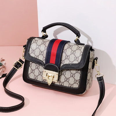 Summer female Korean wave simple ladies shoulder slung portable womens fashion small square bag
Summer female Korean wave simple ladies shoulder slung portable womens fashion small square bag