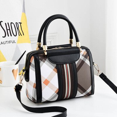 Bag female 2019 spring&summer new embroidered handbag cool fashion handbags pillow bag wholesale
Bag female 2019 spring&summer new embroidered handbag cool fashion handbags pillow bag wholesale