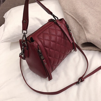 Small fragrance rhombic embroidered line bag female 2019 new wave Korean version of the wild single shoulder slung portable fashion shell bag
Small fragrance rhombic embroidered line bag female 2019 new wave Korean version of the wild single shoulder slung portable fashion shell bag