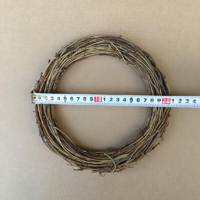 dried grapevine twig garland flower shop DIY door hanging floral wreath American country Christmas decoration bare circle dried fl
dried grapevine twig garland flower shop DIY door hanging floral wreath American country Christmas decoration bare circle dried fl