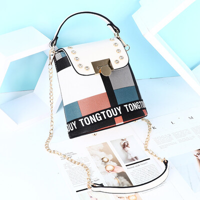 Bag female 2019 new letter chain hit color geometric box bag shoulder diagonal small bag
Bag female 2019 new letter chain hit color geometric box bag shoulder diagonal small bag