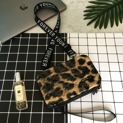 LOVEVOOK crossbody bags for women 2019 luxury handbags women bags designer mini make up bag Trunk Shape wide strap Box Flap bag
LOVEVOOK crossbody bags for women 2019 luxury handbags women bags designer mini make up bag Trunk Shape wide strap Box Flap bag