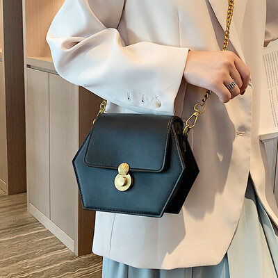 Bag 2019 Korean version of the new chic chain small square bag shoulder Messenger bag fashion lock buckle handbag mini bag 
Bag 2019 Korean version of the new chic chain small square bag shoulder Messenger bag fashion lock buckle handbag mini bag