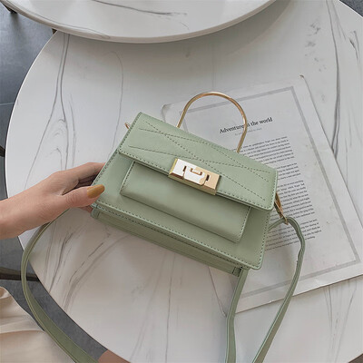 Qiao Bani 2019 new Korean fashion Dongdaemun embroidery thread lock flip cover bag shoulder diagonal cross tide handbag
Qiao Bani 2019 new Korean fashion Dongdaemun embroidery thread lock flip cover bag shoulder diagonal cross tide handbag
