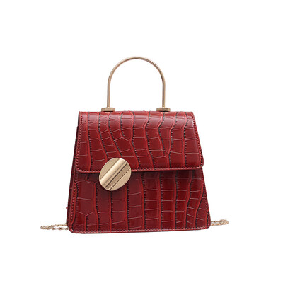 2019 personality new shoulder strap rivet Korean fashion small square bag Messenger bag
2019 personality new shoulder strap rivet Korean fashion small square bag Messenger bag