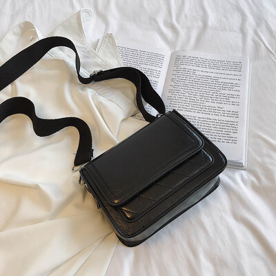 Chic Lingge casual hit color shoulder Messenger bag 2019 new Korean fashion simple wild broadband small square bag
Chic Lingge casual hit color shoulder Messenger bag 2019 new Korean fashion simple wild broadband small square bag