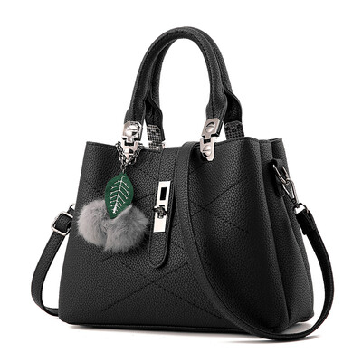 Hair ball handbag fashion handbag tide simple European&American diagonal shoulder bag diagonal package
Hair ball handbag fashion handbag tide simple European&American diagonal shoulder bag diagonal package