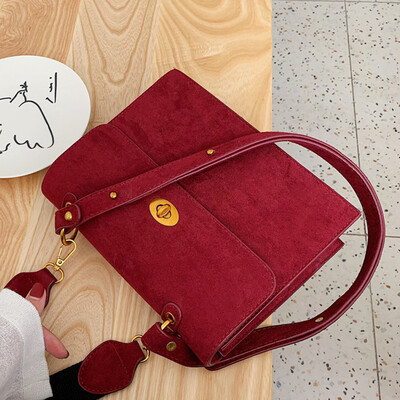 Hong Kong wind retro bag women 2019 new autumn tide Korean version of simple shoulder Messenger bag Joker handbag
Hong Kong wind retro bag women 2019 new autumn tide Korean version of simple shoulder Messenger bag Joker handbag