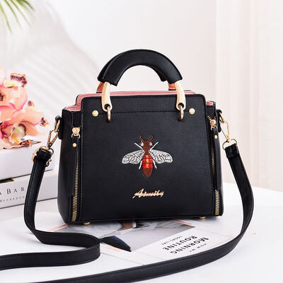 2019 summer new European&American big bag shoulder bag simple handbag diagonal bag PU leather fashion handbags
2019 summer new European&American big bag shoulder bag simple handbag diagonal bag PU leather fashion handbags
