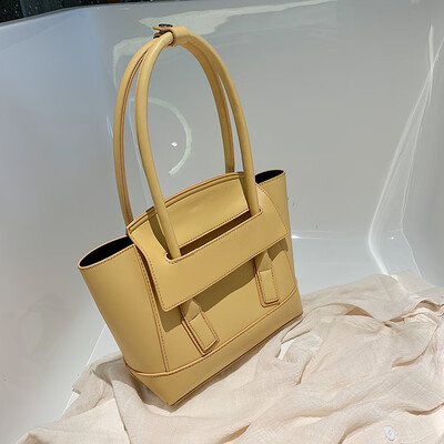 Senior sense of foreign style womens bag summer ins retro simple wing bag new 2019 Joker handbag shoulder bag
Senior sense of foreign style womens bag summer ins retro simple wing bag new 2019 Joker handbag shoulder bag