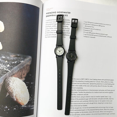 Chic original Sufeng small dial watch female ins small exquisite retro literature&art simple Korean version of student college
Chic original Sufeng small dial watch female ins small exquisite retro literature&art simple Korean version of student college