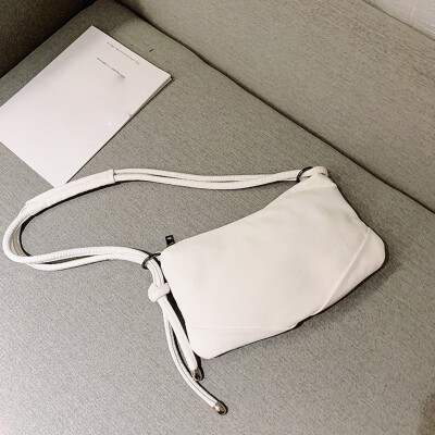 Tailored Women Solid Color One-shoulder Diagonal Casual Bag Ladies Simple Fashion Bag
Tailored Women Solid Color One-shoulder Diagonal Casual Bag Ladies Simple Fashion Bag