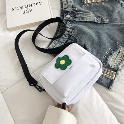 2019 new small fresh temperament canvas bag female casual simple fashion shoulder bag cute flower Messenger bag
2019 new small fresh temperament canvas bag female casual simple fashion shoulder bag cute flower Messenger bag
