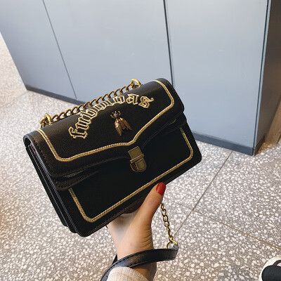 Qiao Bani 2019 new European&American style fashion embroidery bee lock lock color wine bag unilateral oblique tide handbag
Qiao Bani 2019 new European&American style fashion embroidery bee lock lock color wine bag unilateral oblique tide handbag