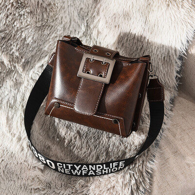 On the new wave of womens handbags Korean version of 100 minimalist ladies shoulder Messenger bag fashion bucket bag
On the new wave of womens handbags Korean version of 100 minimalist ladies shoulder Messenger bag fashion bucket bag