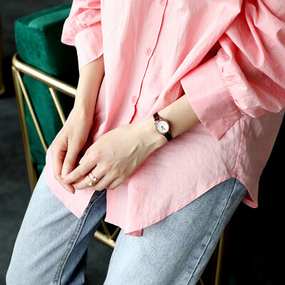 South Koreas all-in-the-the-art retro chic simple belt cool-and-cold students quartz watch female students
South Koreas all-in-the-the-art retro chic simple belt cool-and-cold students quartz watch female students