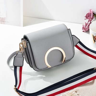 Spring womens bag new fashion Korean version Baitie single shoulder oblique Bag style small square bag 
Spring womens bag new fashion Korean version Baitie single shoulder oblique Bag style small square bag