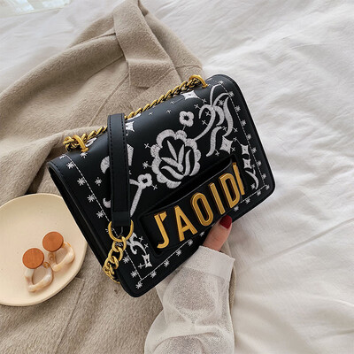 Autumn retro small bag womens 2019 new style Korean embroidery single-shoulder bag-in-one-way small square bag
Autumn retro small bag womens 2019 new style Korean embroidery single-shoulder bag-in-one-way small square bag