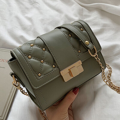 Chic female 2019 new Korean embroidery line Joker small square bag fashion chain rivet shoulder Messenger bag
Chic female 2019 new Korean embroidery line Joker small square bag fashion chain rivet shoulder Messenger bag