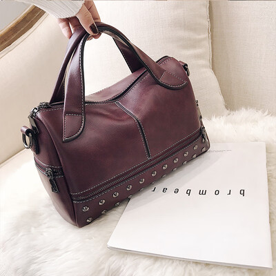 Chic bag female 2019 new handbag Korean fashion retro rivets versatile shoulder slung Boston bag
Chic bag female 2019 new handbag Korean fashion retro rivets versatile shoulder slung Boston bag
