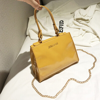 Fashion temperament chain Messenger bag female 2019 new casual simple versatile shoulder bag personality letter handbag
Fashion temperament chain Messenger bag female 2019 new casual simple versatile shoulder bag personality letter handbag