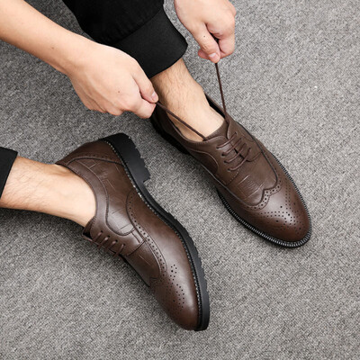 Autumn dress shoes male Korean version of the trend of mens shoes business casual Bullock carved pointed casual shoes wholesale
Autumn dress shoes male Korean version of the trend of mens shoes business casual Bullock carved pointed casual shoes wholesale