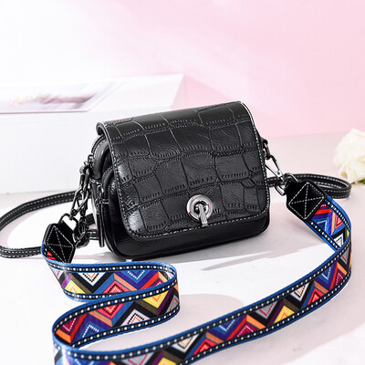 In summer it is fashionable to have a new small bag a womans tide a stone pattern a hundred slanted arms a hundred shoulders
In summer it is fashionable to have a new small bag a womans tide a stone pattern a hundred slanted arms a hundred shoulders