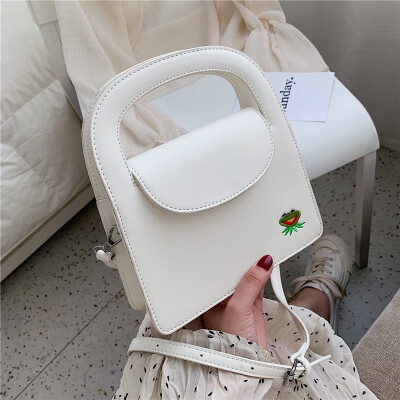 Small square bag female new female bag cartoon embroidered shoulder Messenger bag Korean version of the wild student tid
Small square bag female new female bag cartoon embroidered shoulder Messenger bag Korean version of the wild student tid