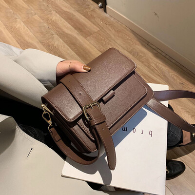 Retro small square bag female 2019 autumn&winter new Korean version of the tide simple wild solid color wide shoulder strap shoulder Messenger bag
Retro small square bag female 2019 autumn&winter new Korean version of the tide simple wild solid color wide shoulder strap shoulder Messenger bag