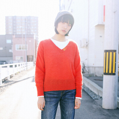 And with pure Raincun C6145 mohair red sweater female v-neck pullover wool ulzzang sweater orange C6145JR0M
And with pure Raincun C6145 mohair red sweater female v-neck pullover wool ulzzang sweater orange C6145JR0M