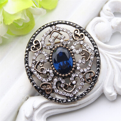 Turkish Round Badge Brooch For Women Hollow Flower Symmetric Heart Design Rhinestone Brooches Broches Ethnic Arabesque Jewelry
Turkish Round Badge Brooch For Women Hollow Flower Symmetric Heart Design Rhinestone Brooches Broches Ethnic Arabesque Jewelry