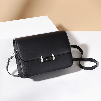 Scarecrow MEXICAN leather shoulder slung small square bag double magnetic buckle female Korean version of the retro simple wild small bag MGL70828L-06 black
Scarecrow MEXICAN leather shoulder slung small square bag double magnetic buckle female Korean version of the retro simple wild small bag MGL70828L-06 black