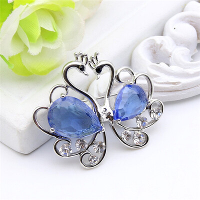 Romantic Swan Lovers Brooch Pins Gold Color Crystal Streamline Design Animal Brooches Broches Royal Jewelry Women Wedding Gift
Romantic Swan Lovers Brooch Pins Gold Color Crystal Streamline Design Animal Brooches Broches Royal Jewelry Women Wedding Gift