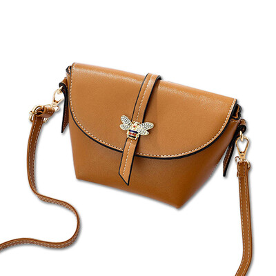 Wei Luo WeiLuo handbag mini diagonal package bee decoration girl sweet shoulder bag khaki
Wei Luo WeiLuo handbag mini diagonal package bee decoration girl sweet shoulder bag khaki