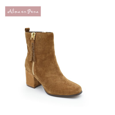 Winter Shoes For Female Short Boots High Heel Cow Suede Frosted Hot Drilling Zipper Solid Vintage Chunky Schoen Fast Selling
Winter Shoes For Female Short Boots High Heel Cow Suede Frosted Hot Drilling Zipper Solid Vintage Chunky Schoen Fast Selling