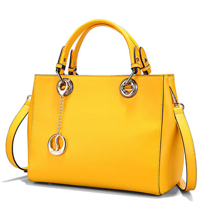 Seven wolves SEPTWOLVES handbags fashion trend ladies handbag simple solid color shoulder bag yellow 2A3355051-06
Seven wolves SEPTWOLVES handbags fashion trend ladies handbag simple solid color shoulder bag yellow 2A3355051-06